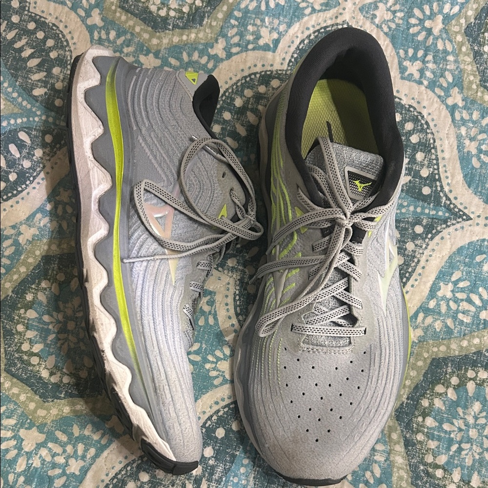 Mizuno Wave Gray Athletic Shoes